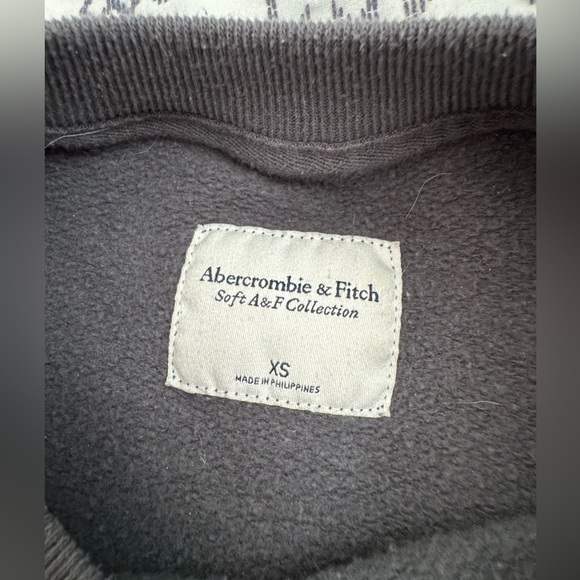 Abercrombie Graphic soft sweatshirt. EUC. Size XS - Picture 3 of 4